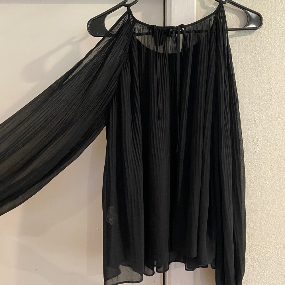 Black forever 21 long sleeve cold shoulder blouse.